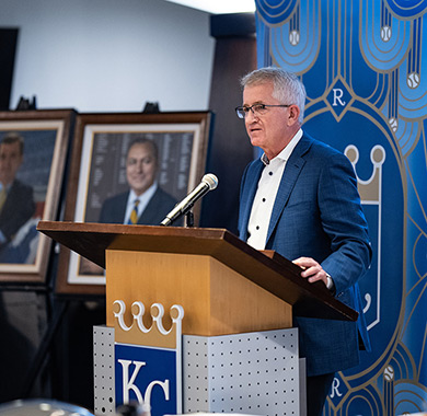 Curt Nelson presenting at the Royals Hall of Fame.